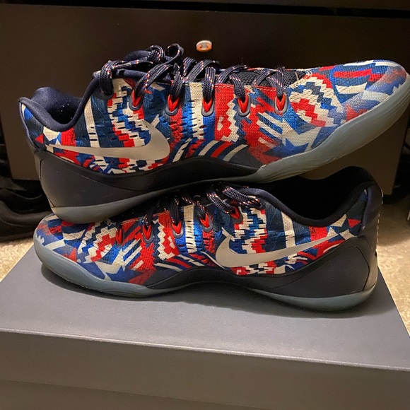 Athletic_Shoes